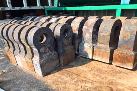 Red Apple Casting, a professional wear-resistant parts casting company, is mainly engaged in hammers, high-alloy wear-resistant hammers, high-chromium cast iron composite hammers, high-chromium composite hammers, articulated hammers, and hammer crusher we