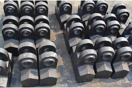 Red Apple Casting, a professional wear-resistant parts casting company, is mainly engaged in hammers, high-alloy wear-resistant hammers, high-chromium cast iron composite hammers, high-chromium composite hammers, articulated hammers, and hammer crusher we