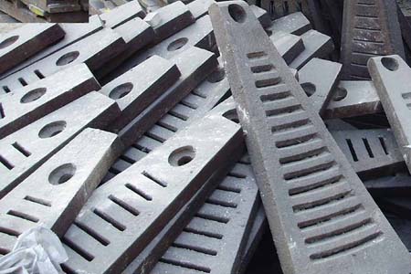 Red Apple Casting, a professional wear-resistant parts casting company, is mainly engaged in grate plates, grate bars, wall bars, screen bars, wall boards, partition boards, movable grate boards, hammer broken grate boards, ball mill grate boards, stone c