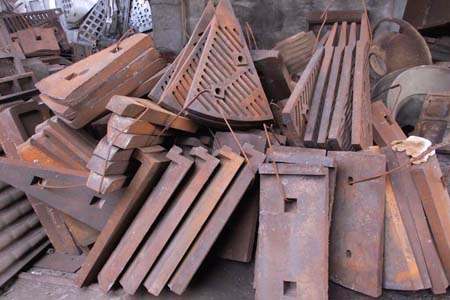 Red Apple Casting, a professional wear-resistant parts casting company, is mainly engaged in grate plates, grate bars, wall bars, screen bars, wall boards, partition boards, movable grate boards, hammer broken grate boards, ball mill grate boards, stone c