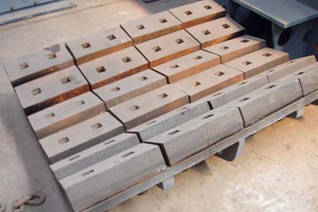 Red Apple Casting, a professional wear-resistant parts casting company, is mainly engaged in jaw crusher brackets, bracket pads, insurance brackets, jaw crusher bracket pads, raw material crushing, rough crushing in stone plants, and hard material crushin